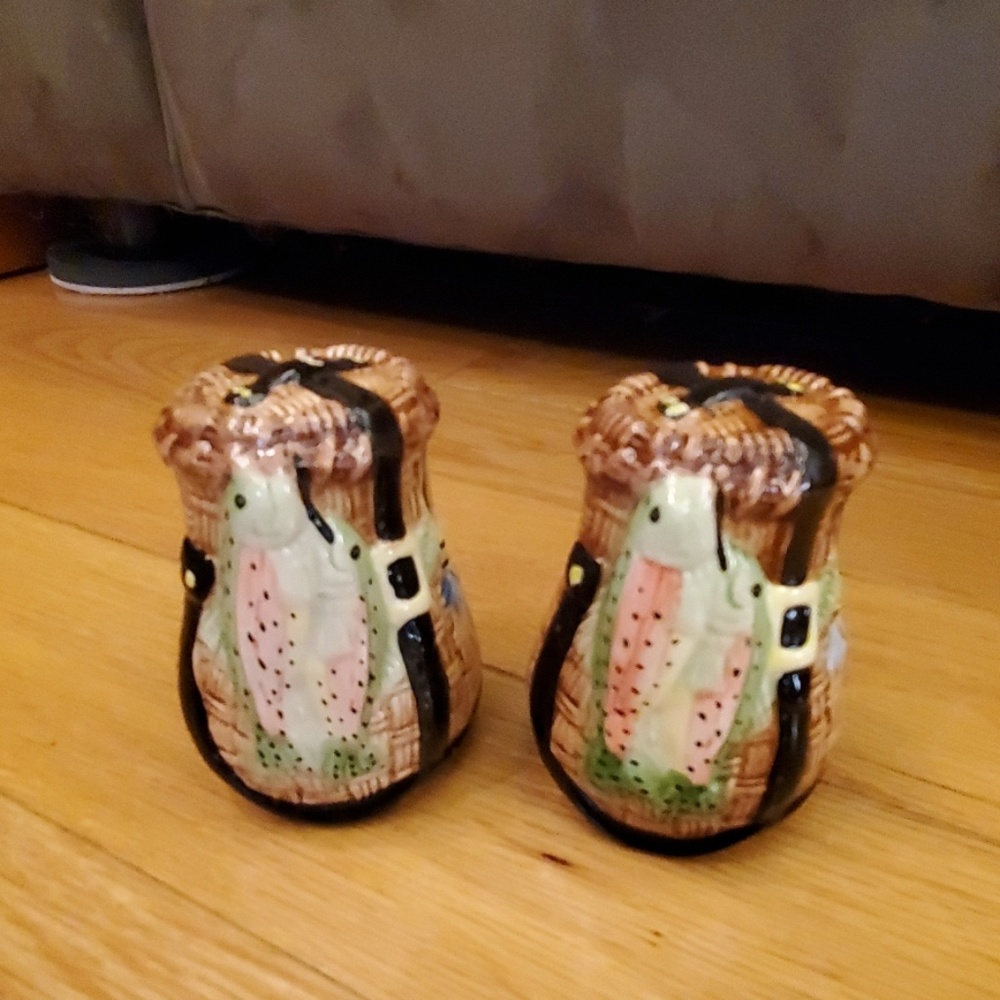 Fishing salt and pepper shakers